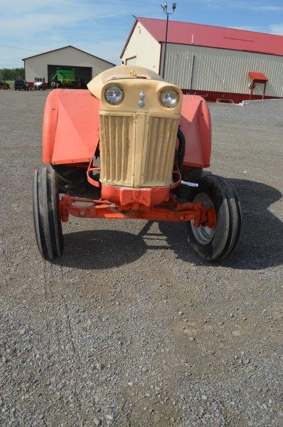 Case 730 Comfort King orchard tractor w/ wide front, diesel, 540 pto, 2 remotes, rear wheel gaurds,