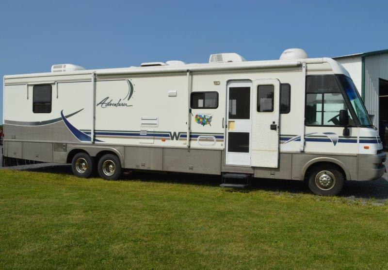 '97 Winnebago Adventurer WFG37RW motor home on Ford 37.5' Ford chassis, Ford 460 V8 gas engine, 62,5