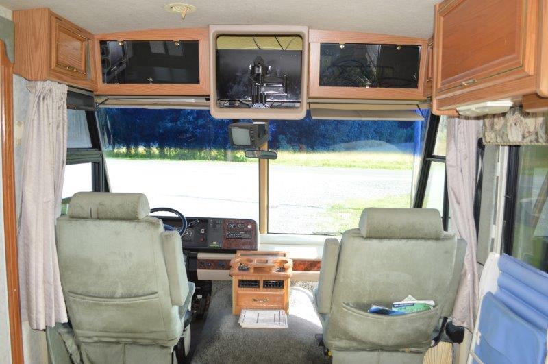 '97 Winnebago Adventurer WFG37RW motor home on Ford 37.5' Ford chassis, Ford 460 V8 gas engine, 62,5