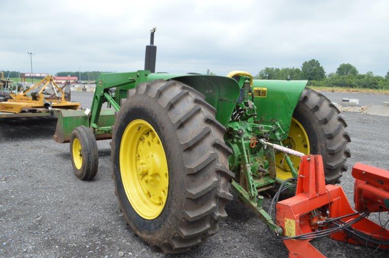 JD 2440B tractor w/ 145 loader w/ 72" material bucket, 4,096 hrs, open station, hi/lo 15 speed sync