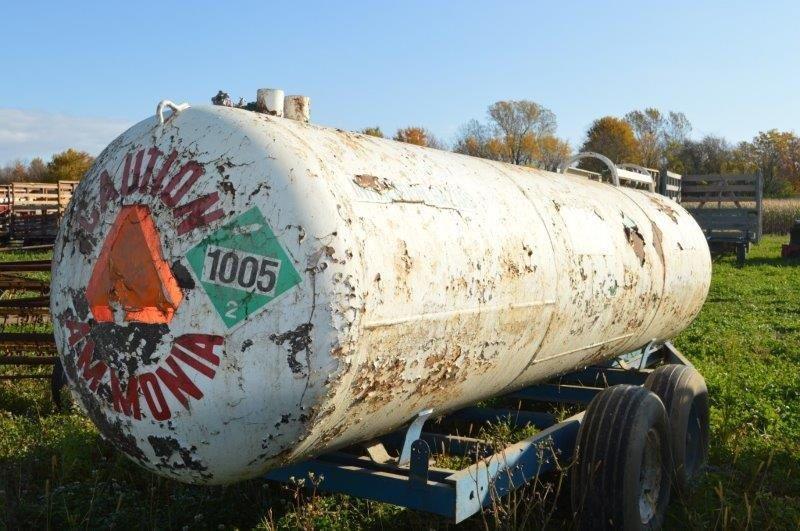 1,500 gallon anhydrous wagon w/ 11L15SL tires