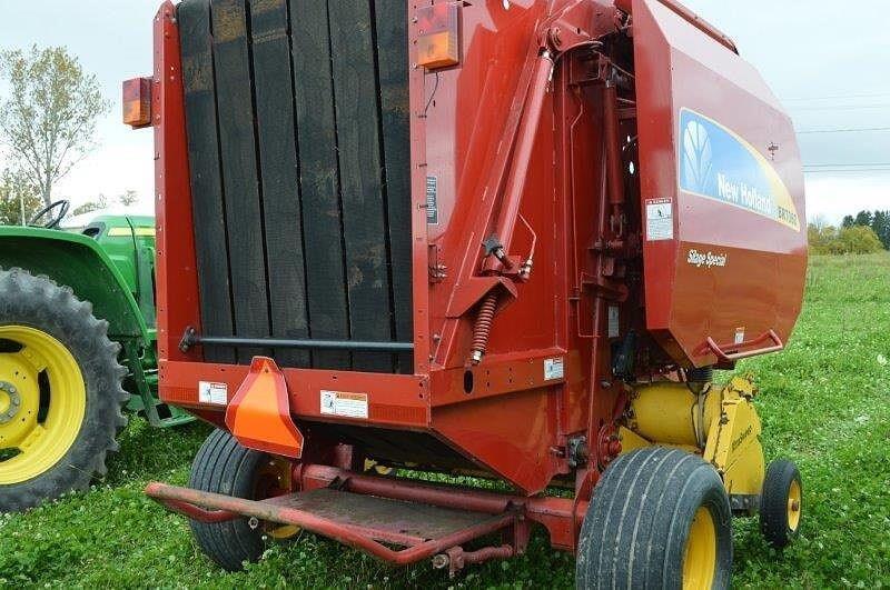 NH BR7060 Silage Special round baler w/ net wrap, 8' pick up, extra sweep, Monitor