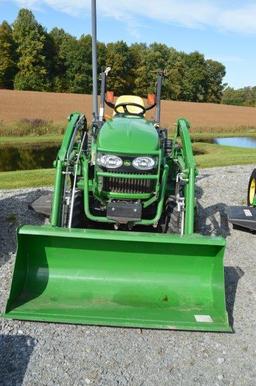 '10 JD 2520 w/ 200CX loader w/ 62'' deck, 590 hrs, 4wd, hyd, pto, 3pt, owners manuel for tractor & l