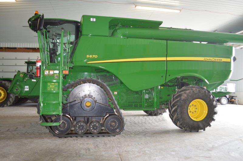 '12 JD S670 combine w/ 1246/921 hrs, 520/85R42 Duals, 4wd, (Selling separate is a set of '2014 ATI 3