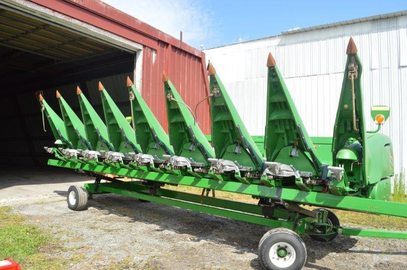 '14 JD 608C 8 row corn head w/ hydro deck plates, knife roll,owners manuel