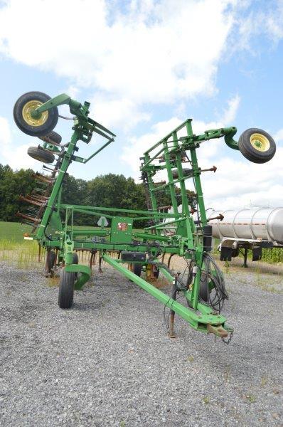 JD 2200 soil management system 32' field finisher, knock-on teeth, leveling tines