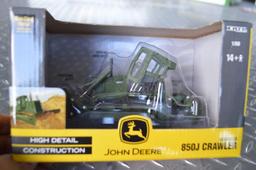 JD 850J Crawler, die-cast metal replica, 1/50 scale, new in box