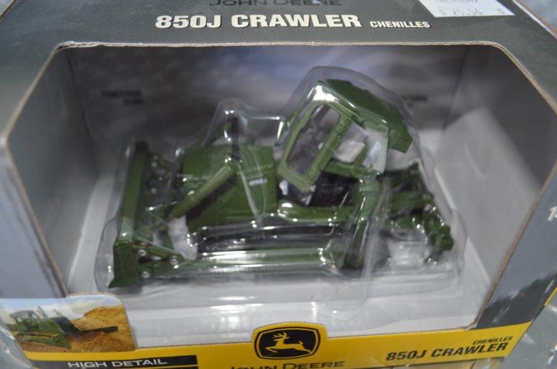JD 850J Crawler, die-cast metal replica, 1/50 scale, new in box