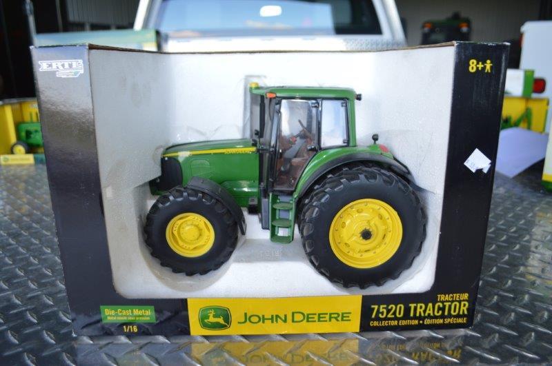 Collectors Edition JD 7520 tractor, die-cast metal replica, 1/16 scale new in box