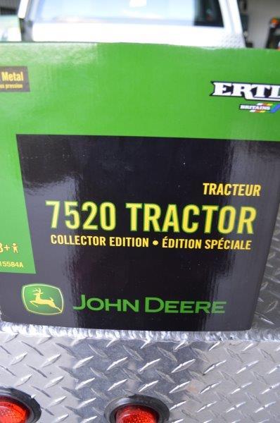 Collectors Edition JD 7520 tractor, die-cast metal replica, 1/16 scale new in box