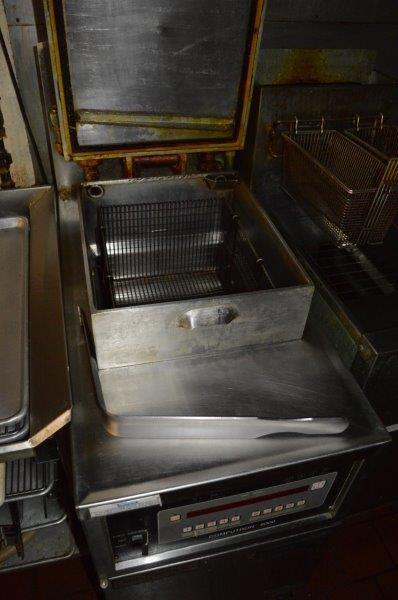 Henny Penny oil pressure fryer Cumputron 8000, runs on natural gas