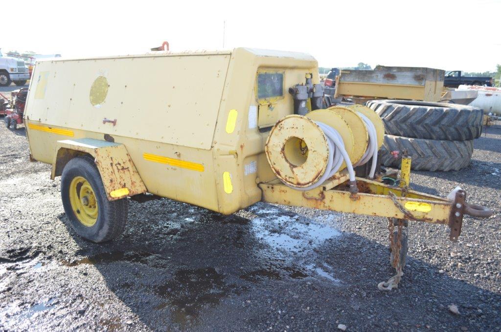 Ingersol Rand air compressor w/ 2609hrs, Deutz diesel engine, 250CFM, (runs good & builds air)