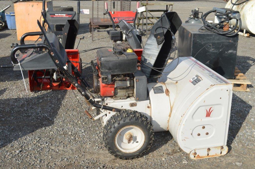 White Snow Boss 1250 snowblower, 33'' width, 12 hp, elec start