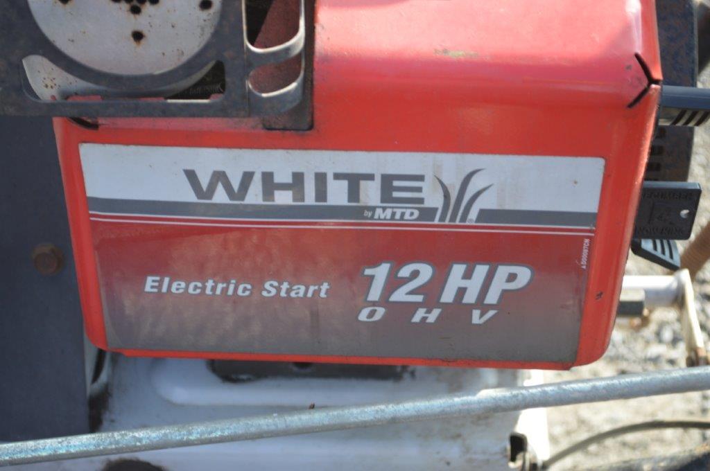 White Snow Boss 1250 snowblower, 33'' width, 12 hp, elec start