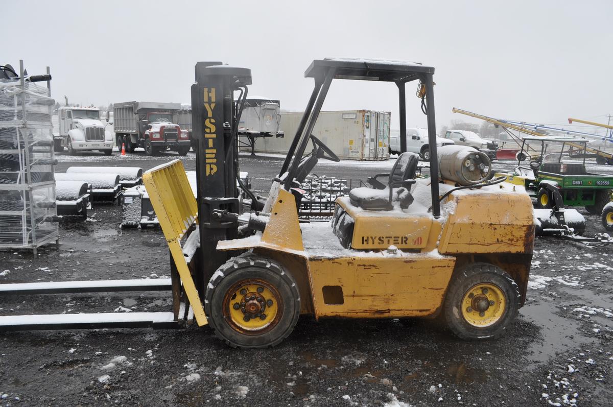 Hyster 90XLS 9,000# forklift w/ 5,562hrs, side shift, pneumatic drive tires, propane powered, sells