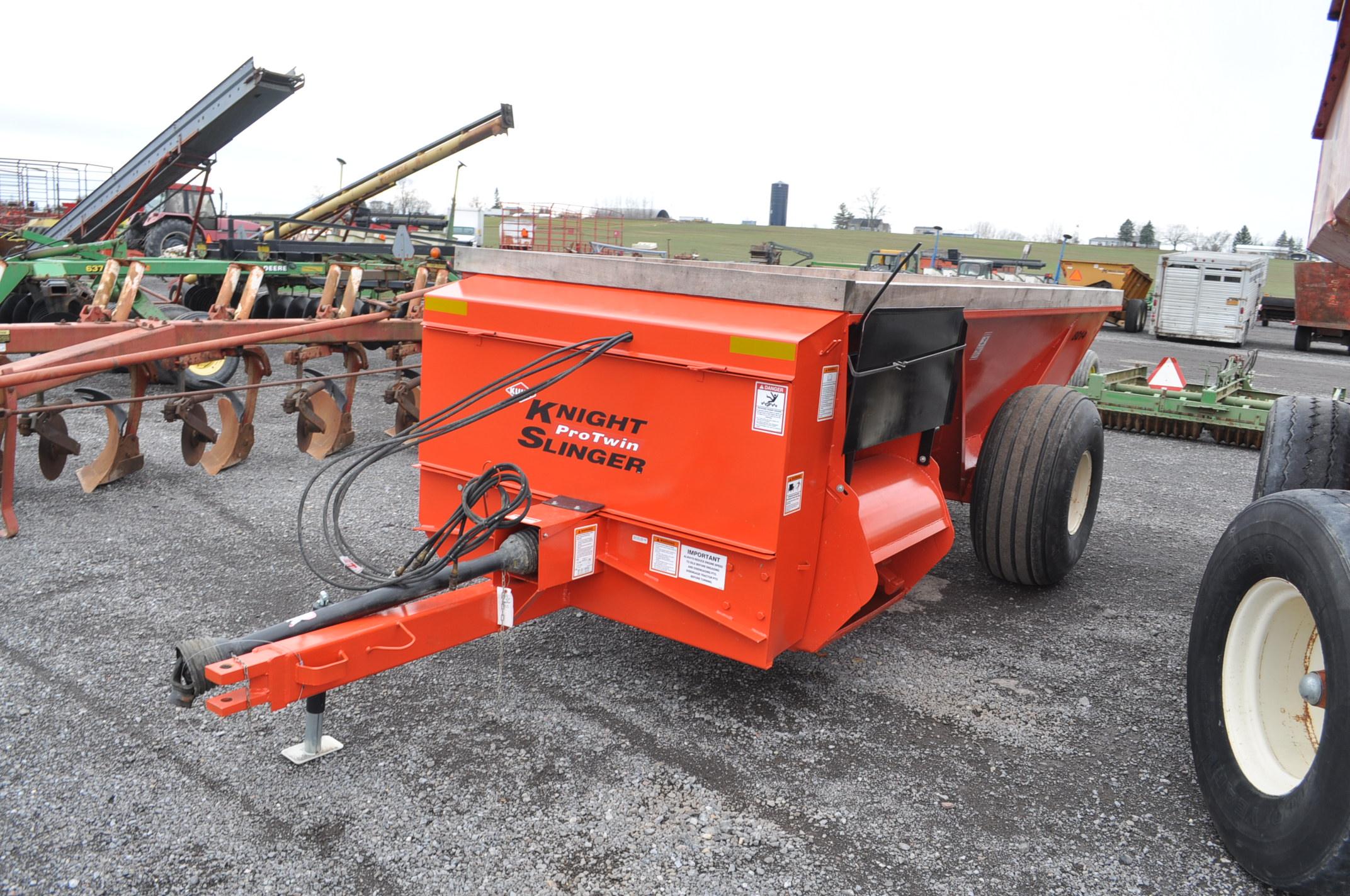 Kuhn Knight 8014 ProTwin slinger spreader