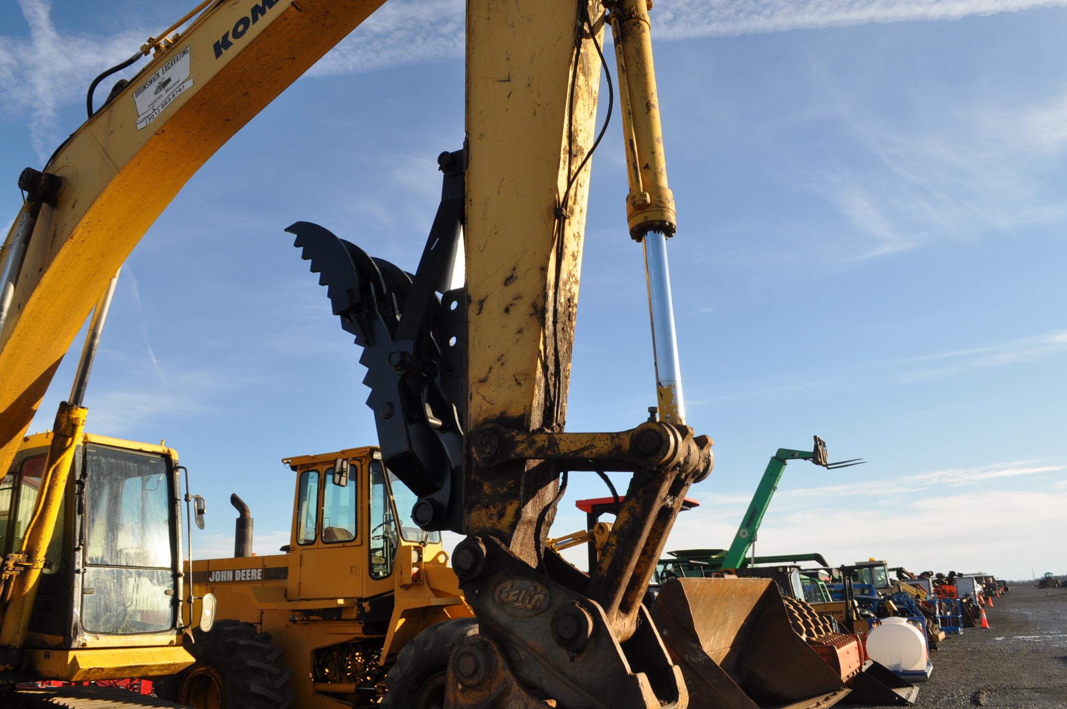 Komatsu PC300LC excavator w/ Geith quick coupler & 30'' digging bucket, manual thumb, 3spd, (one own