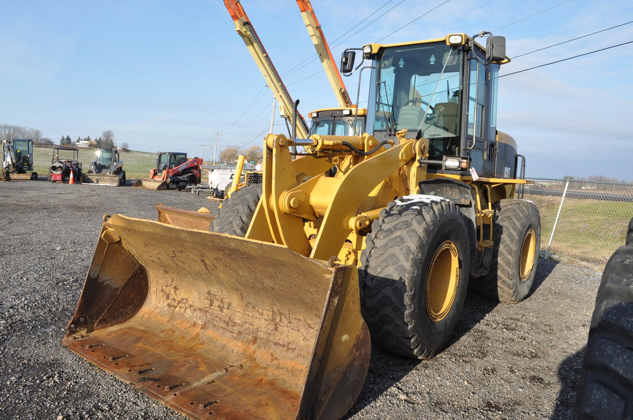 Cat 924GZ wheel loader w/ 8' material bucket w/ bolt on cutting edge, 7,937hrs, 20.5R25 rubber