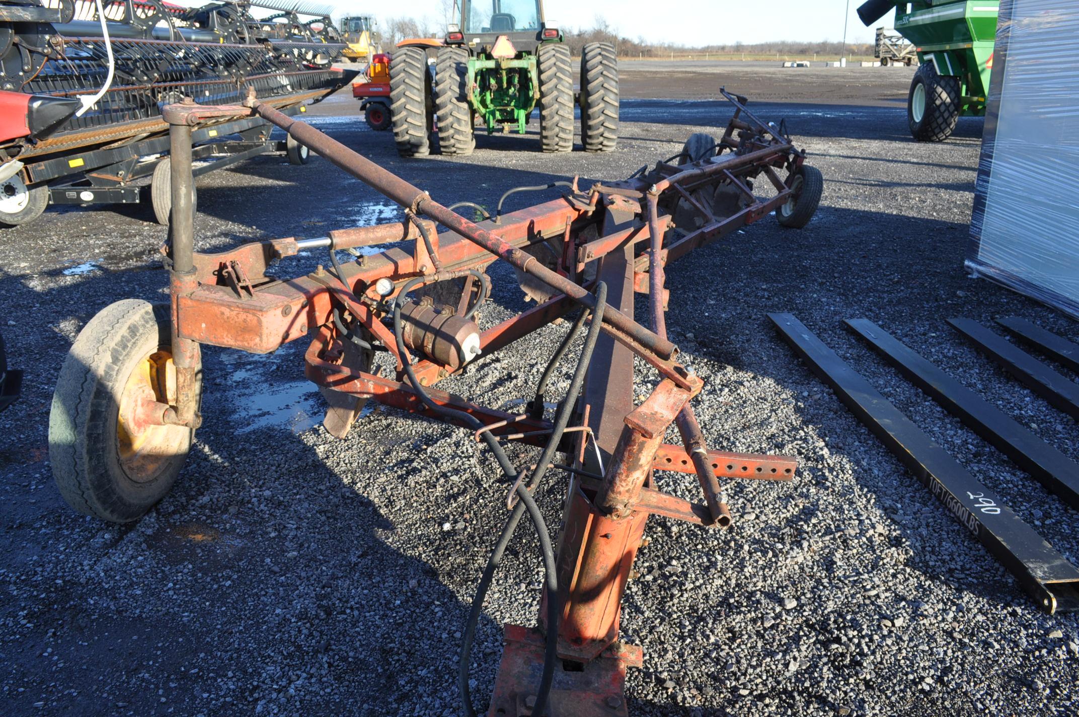 MF 880 18'' 7 bottom on-land plow