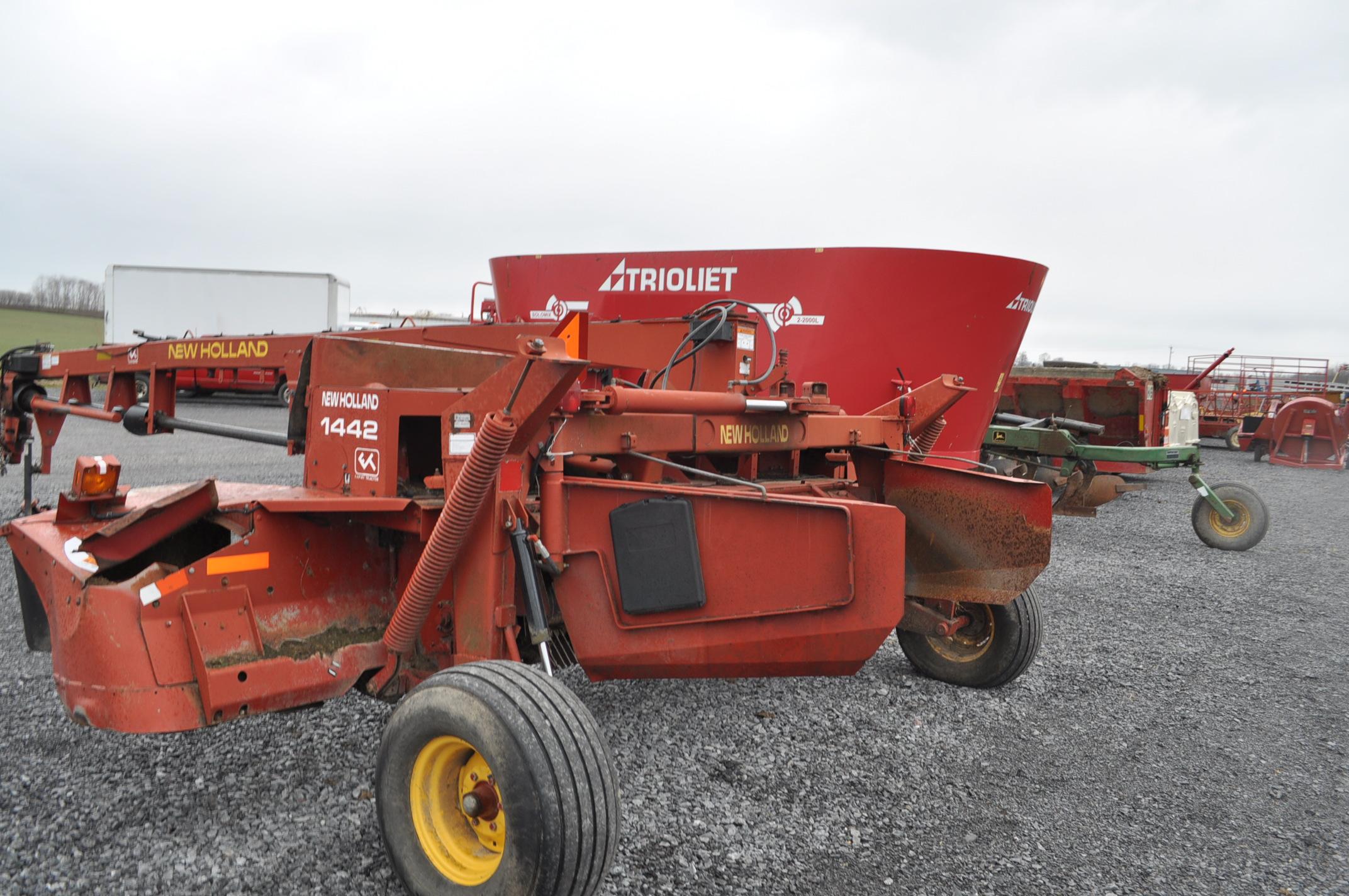 NH 1442 16' discbine w/ flail conditioners