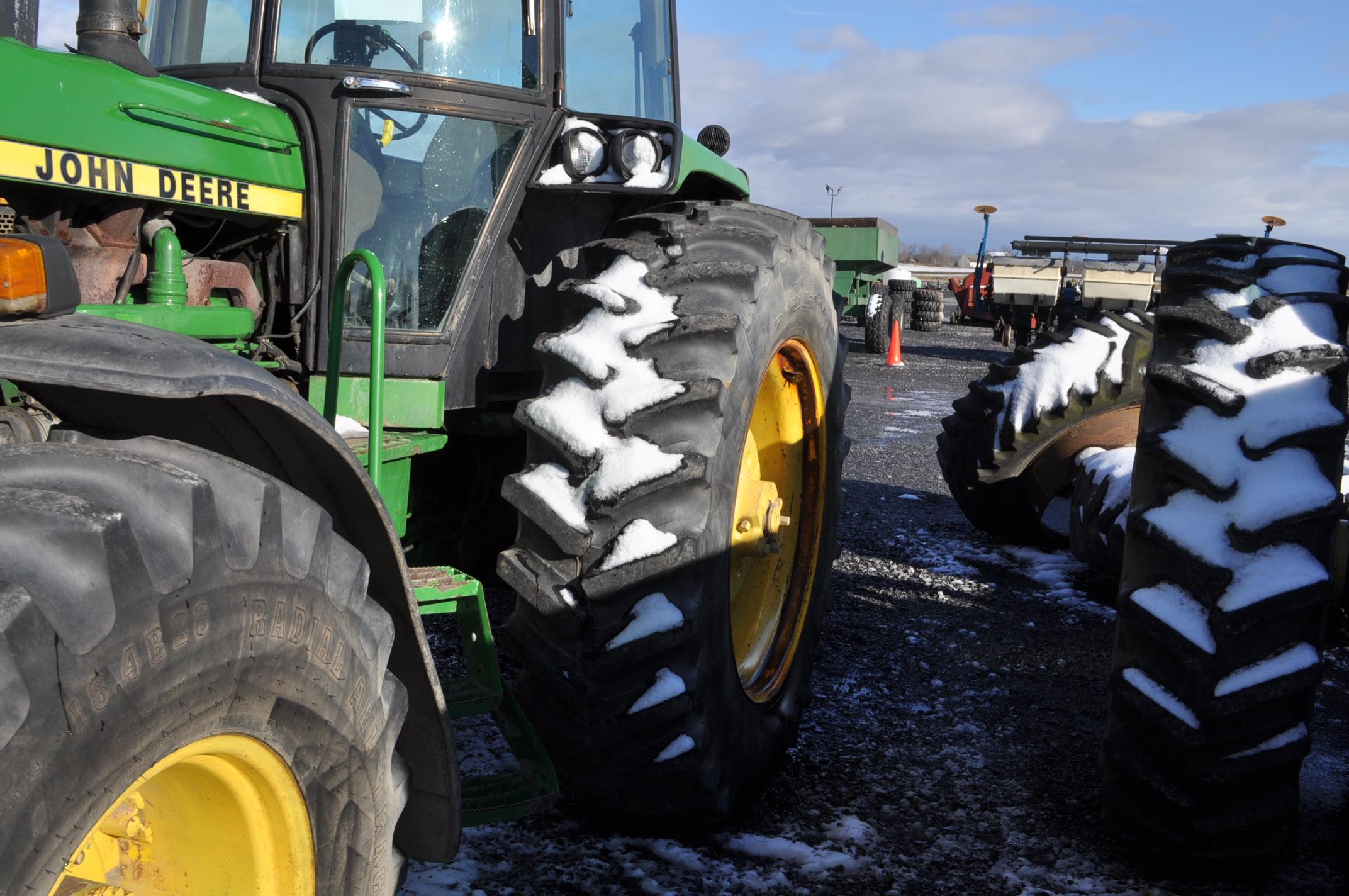 JD 4450 w/ 5,616hrs, 15spd power shift, 4wd, 540/1000 pto, 20.8R42 rear rubber, 10 front weights, 2