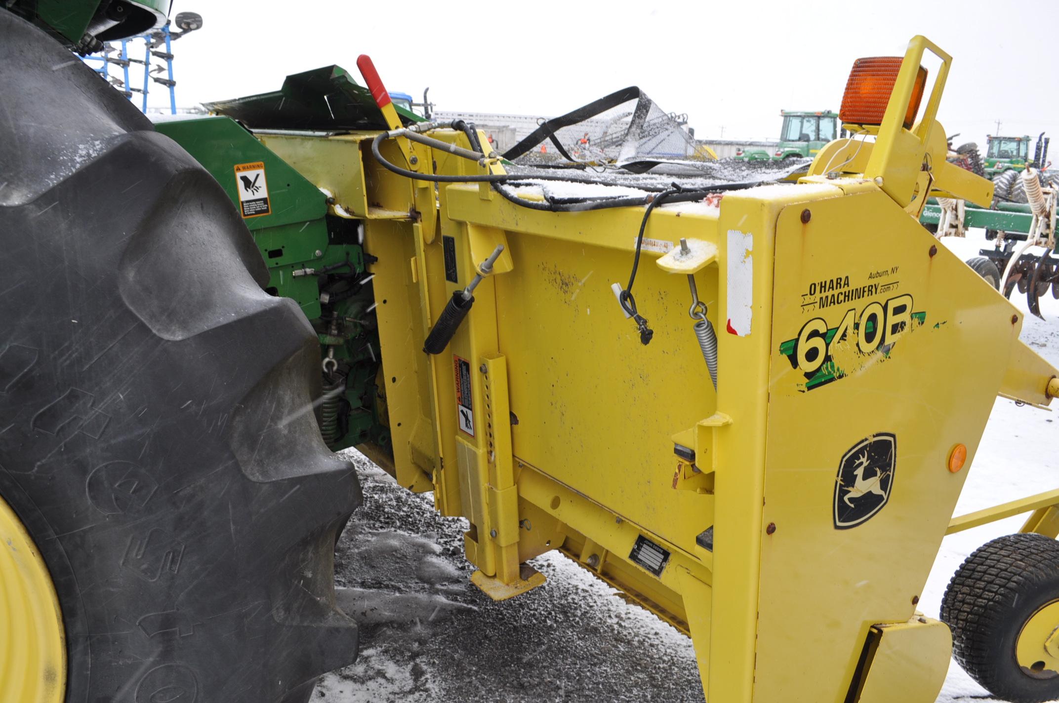 JD 640B 10' hay head