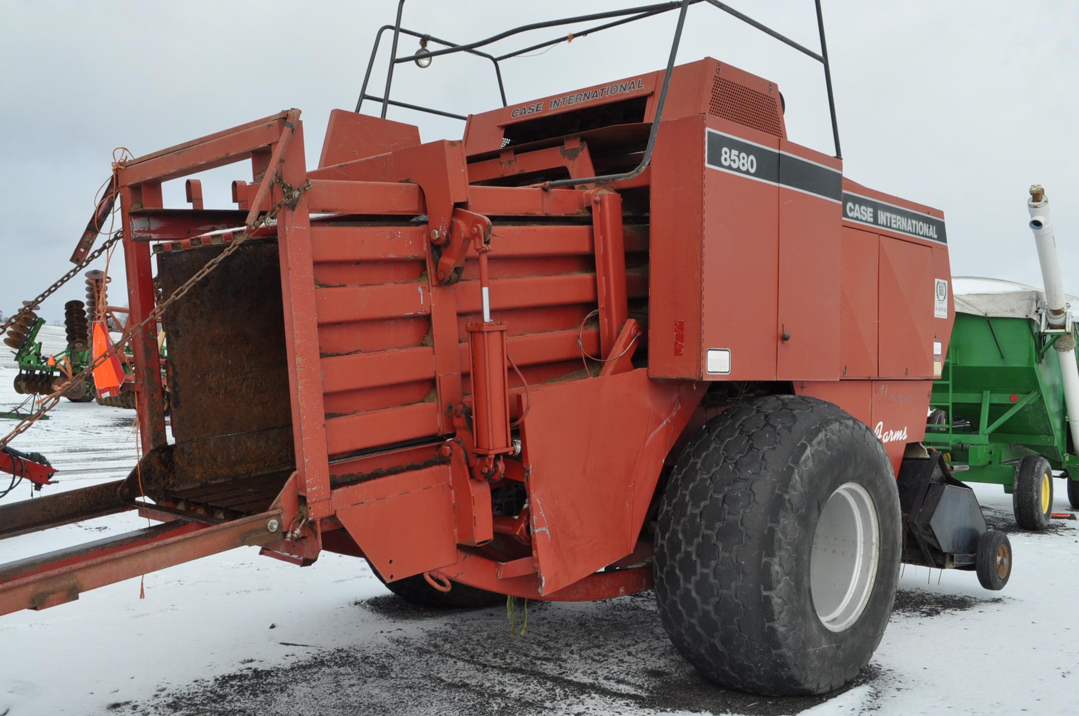 CIH 8580 square baler, 4x4, string tie