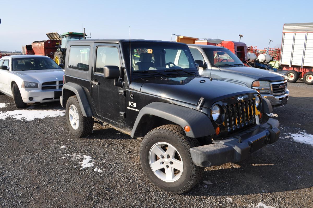 '07 Jeep Wrangler X w/ 112,873mi, 4wd, manual 5spd trans, V6 engine (recent new clutch; just gone th