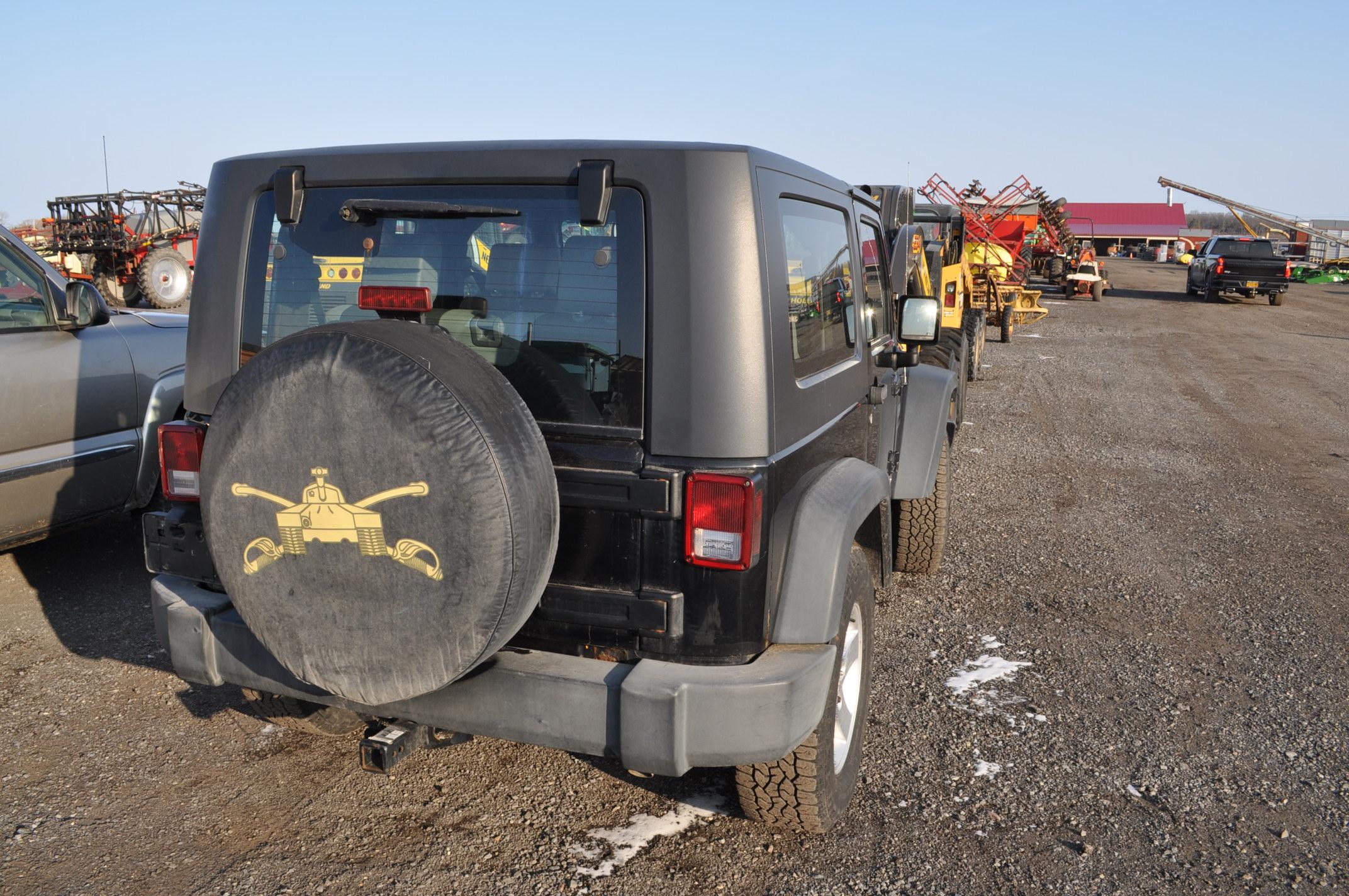 '07 Jeep Wrangler X w/ 112,873mi, 4wd, manual 5spd trans, V6 engine (recent new clutch; just gone th