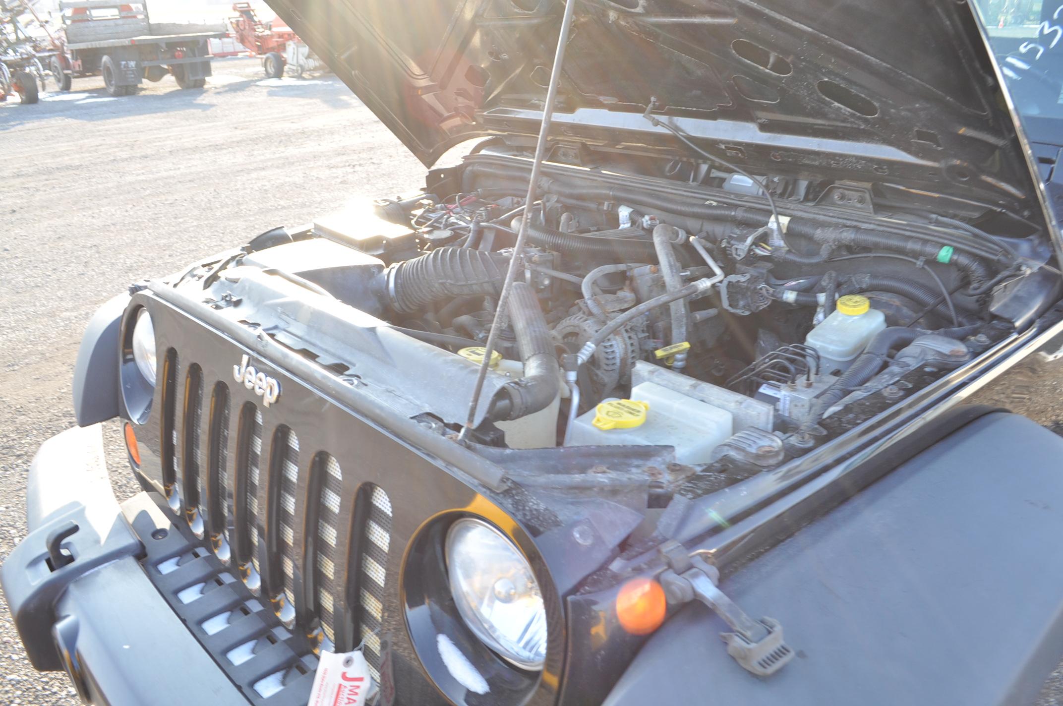 '07 Jeep Wrangler X w/ 112,873mi, 4wd, manual 5spd trans, V6 engine (recent new clutch; just gone th