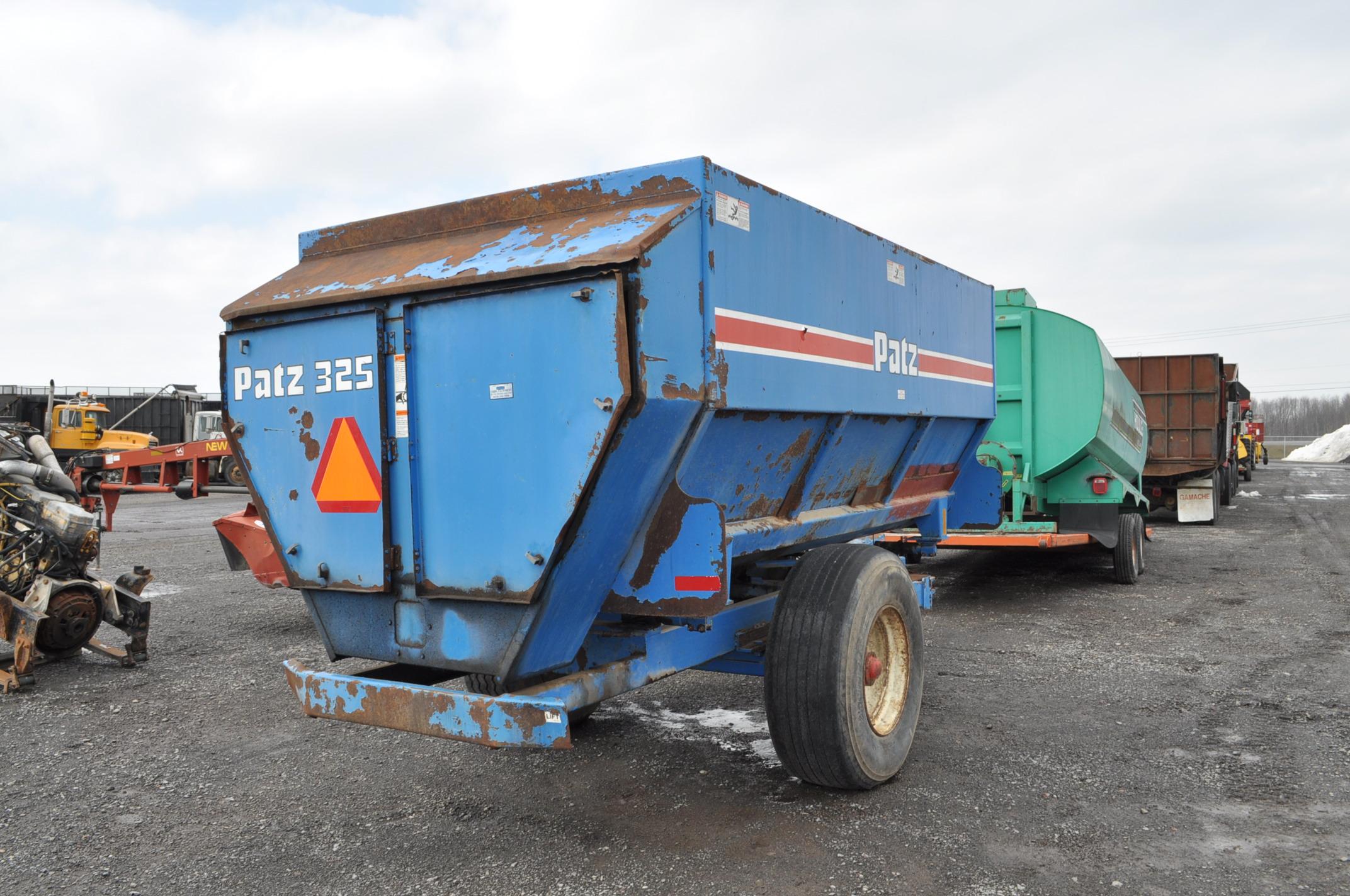 Patz 325 mixer wagon w/ EZ 150 scales, 540 pto