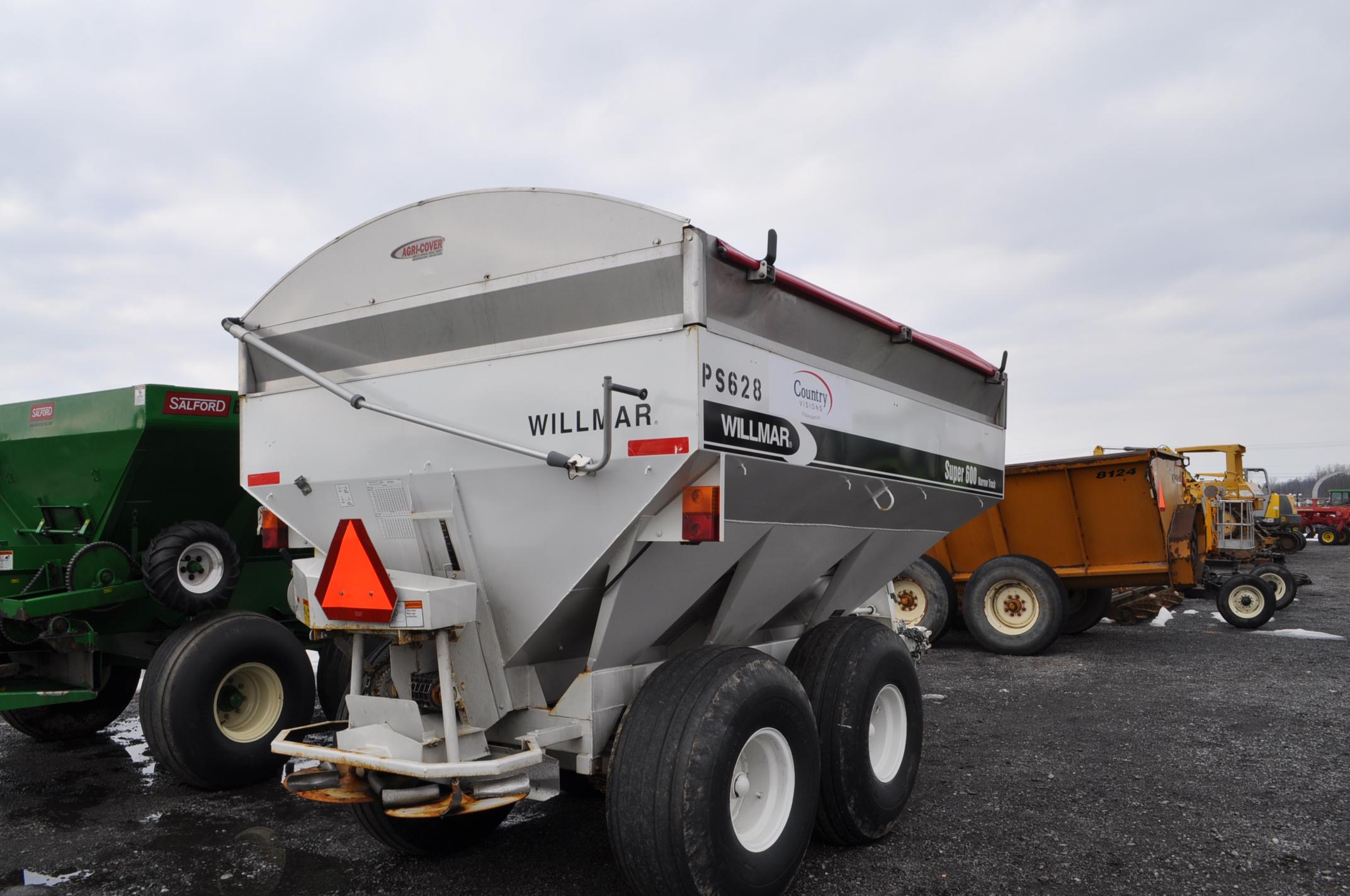 Willmar super 600 narrow track 8 ton fert spreader w/ tarp, double spinner