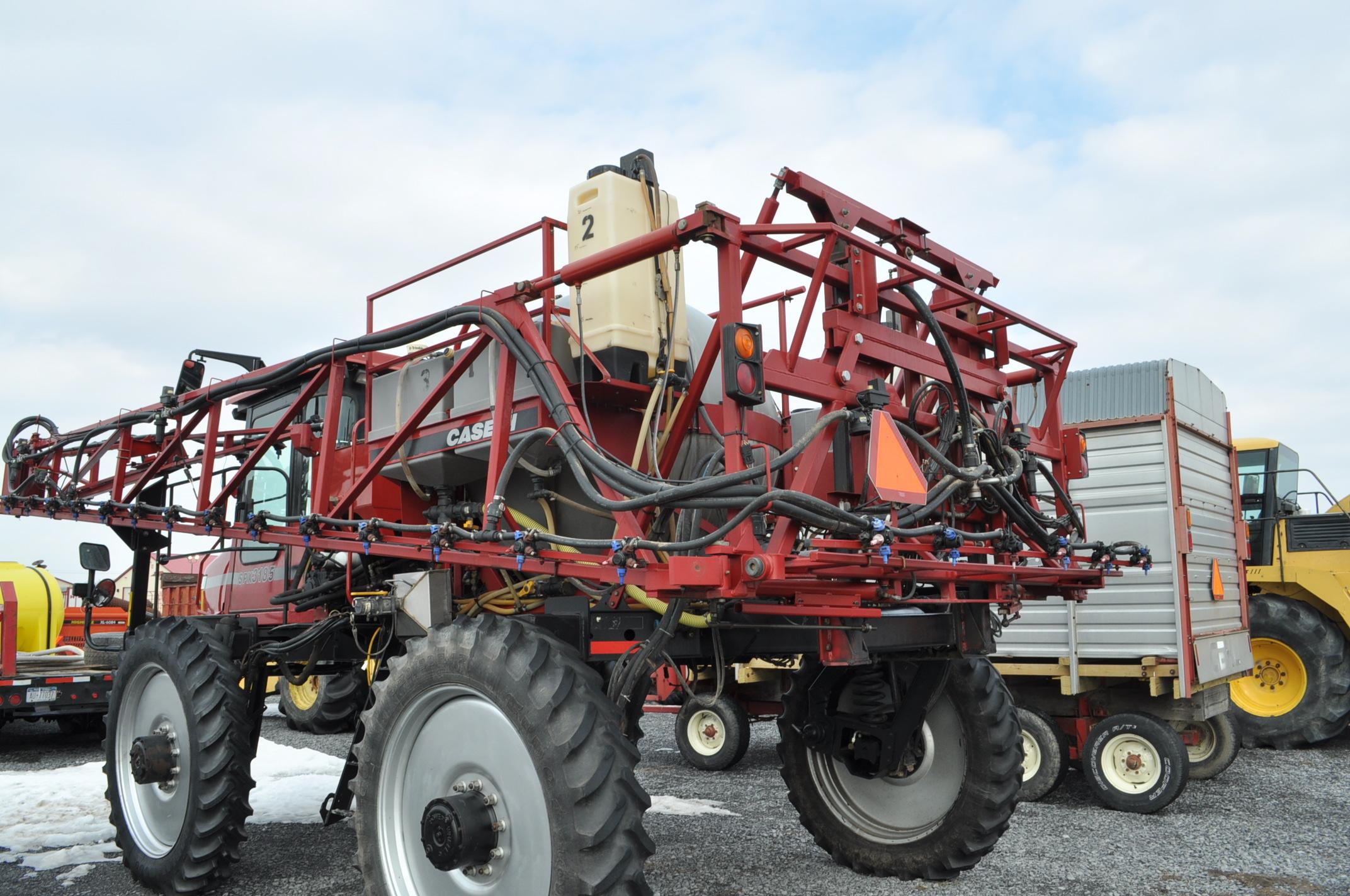 '08 CIH SPX3185 sprayer w/ 2,798 hrs, 4wd, 3 way injection system w/ 2-35 gallon tanks, 90' booms, 7