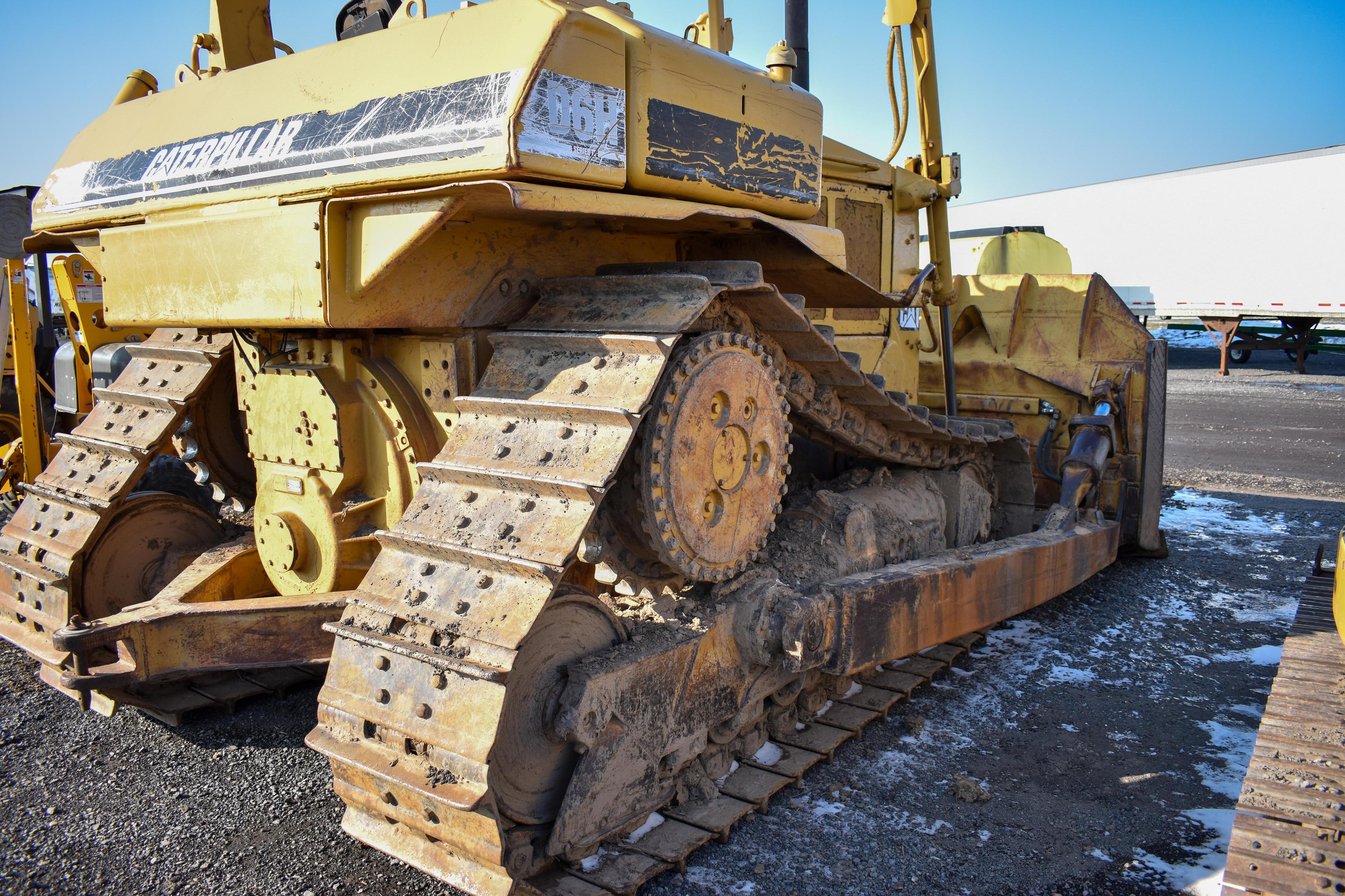 Cat D6H dozer w/ 6,528 hrs, 22" high tracks, 10' front blade, power shift, (runs and drives great)