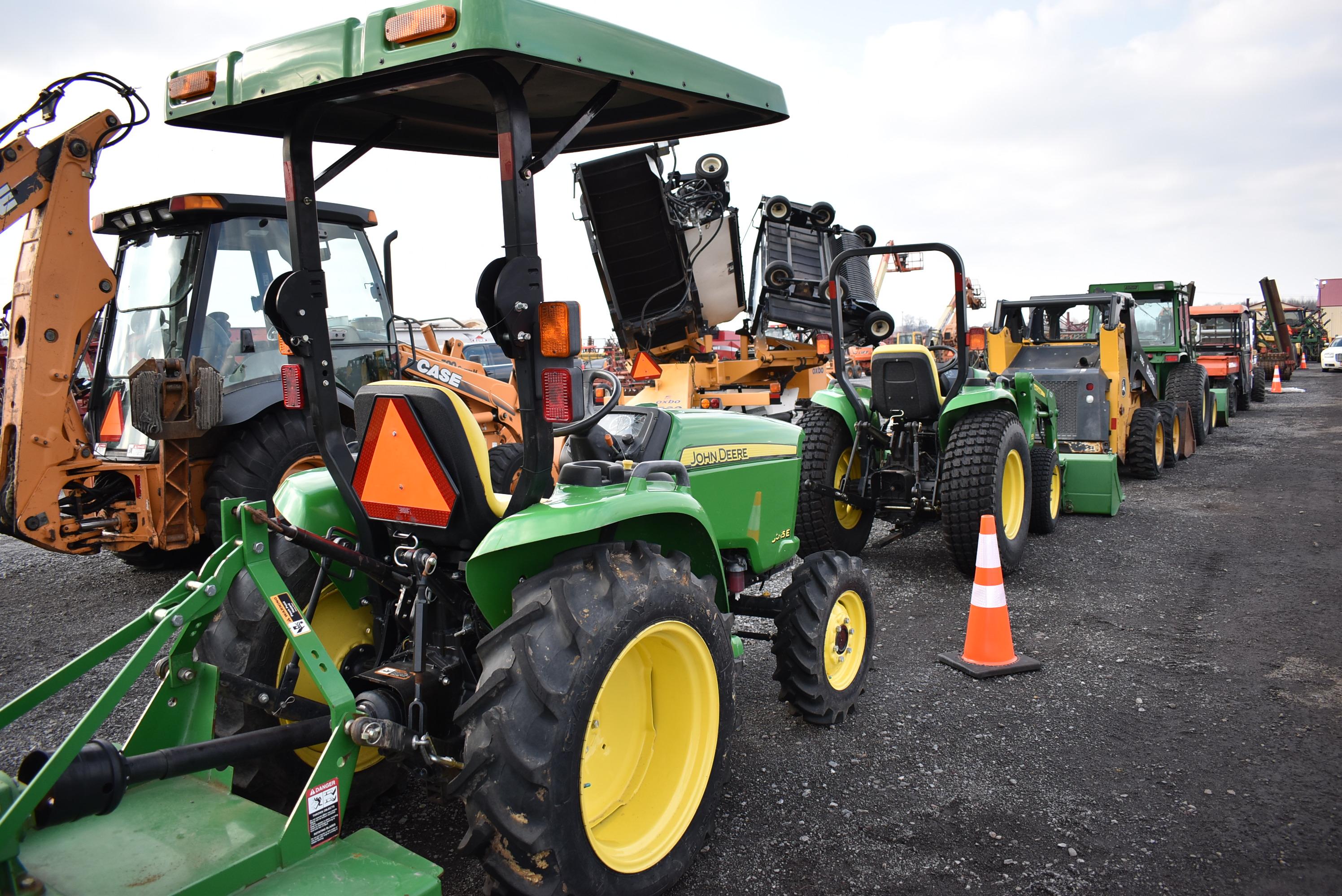 '16 JD 3025E w/ 57hrs, hydro, 4wd, open station w/ canopy, 540pto, 3pt w/ top link