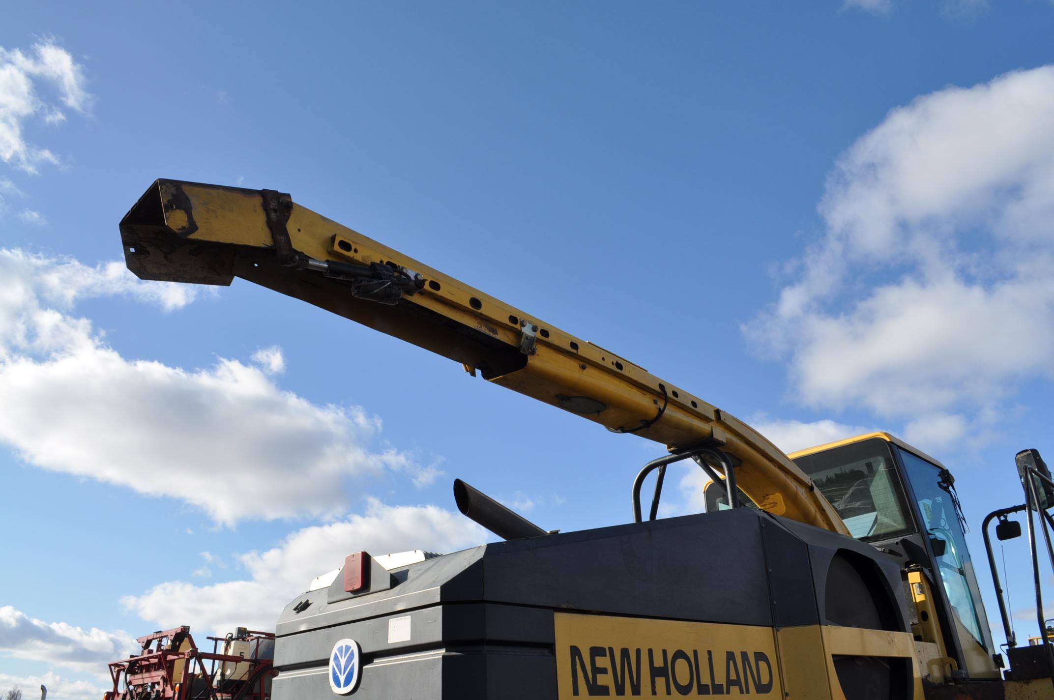 NH FX45 Chopper w/ 4671/3428 hrs, 4wd, kernel processor, metalert, wagon hitch w/ hyd (processor car