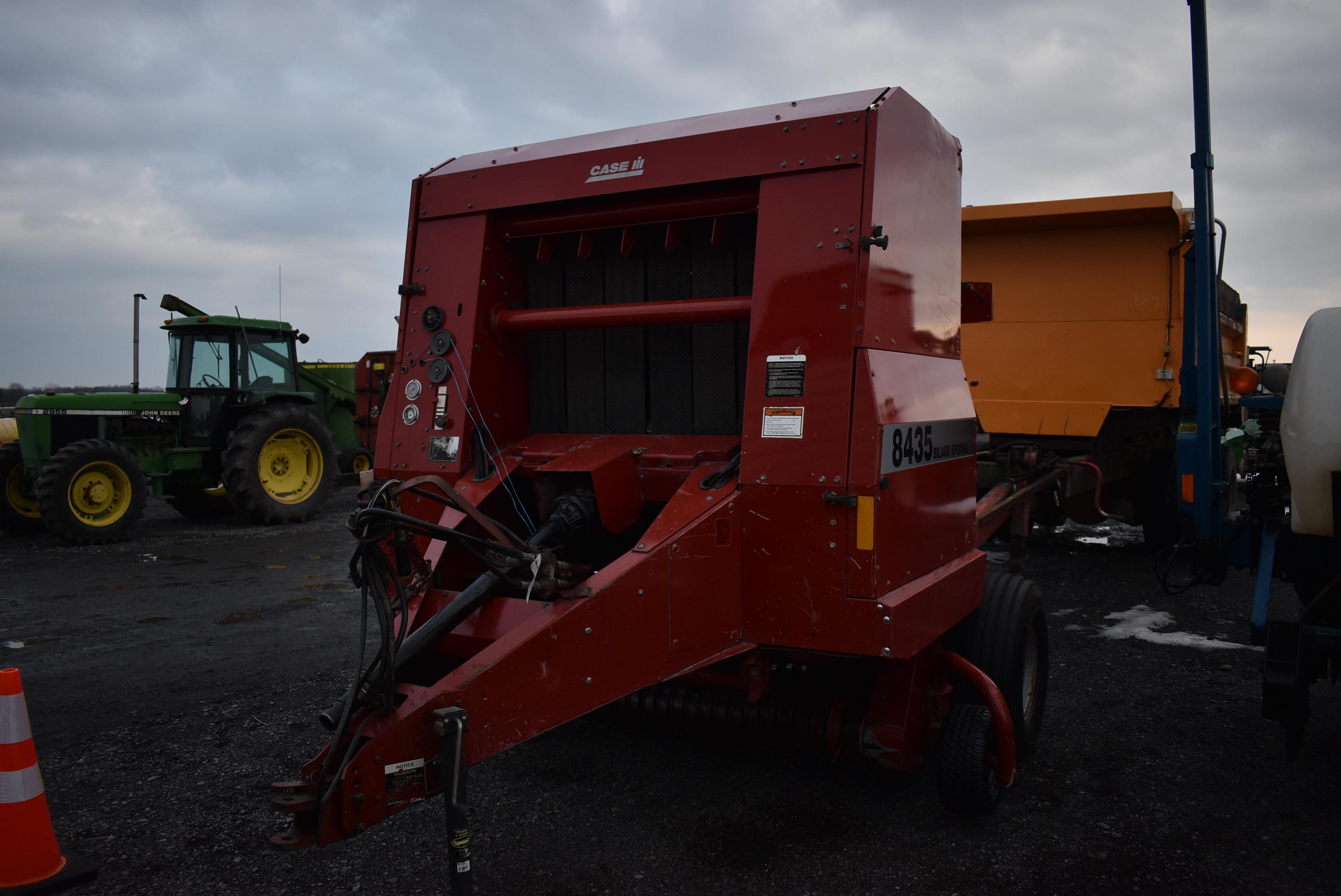 CIH 8435 roll baler w/ string tie, silage special, (monitor in office)