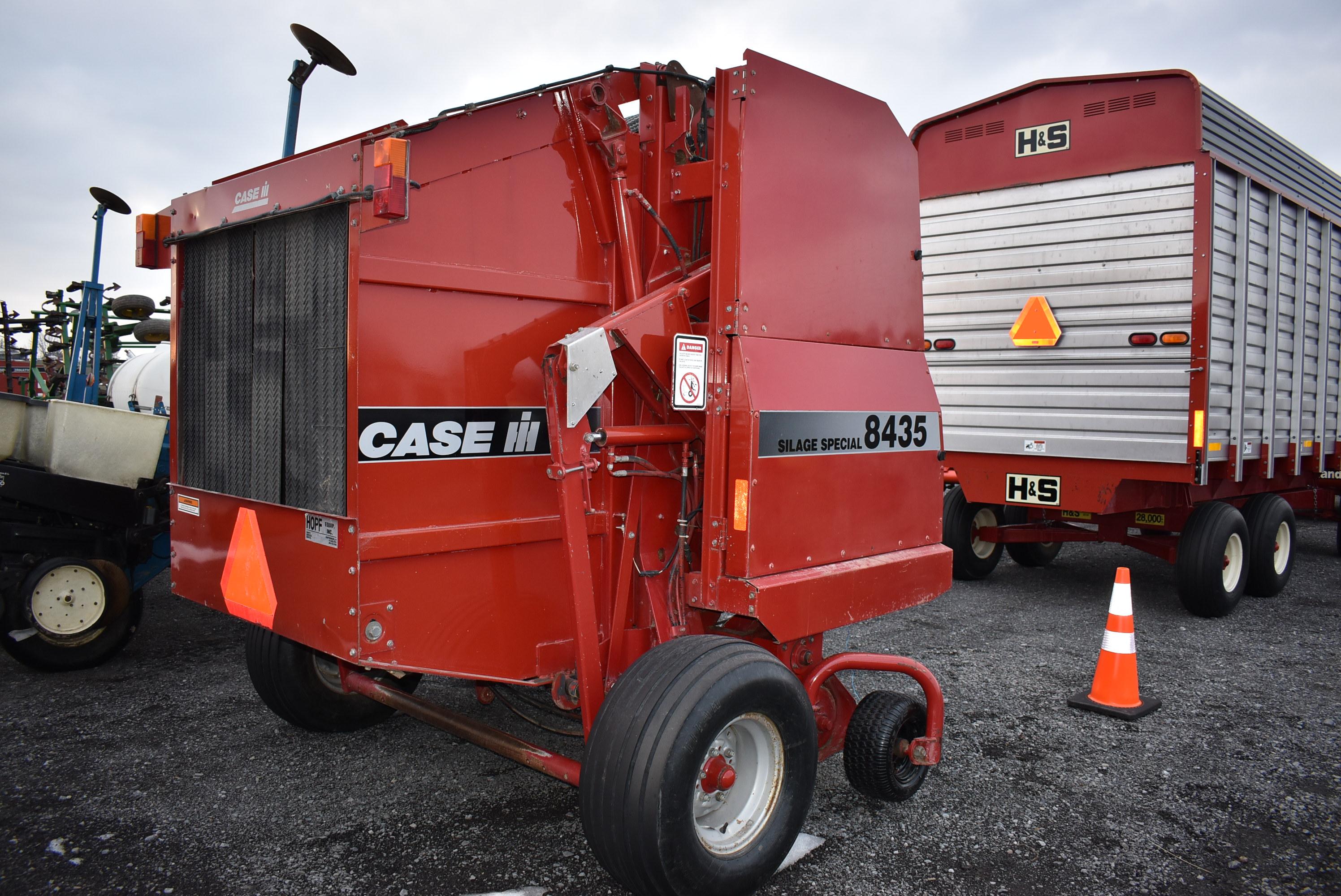 CIH 8435 roll baler w/ string tie, silage special, (monitor in office)