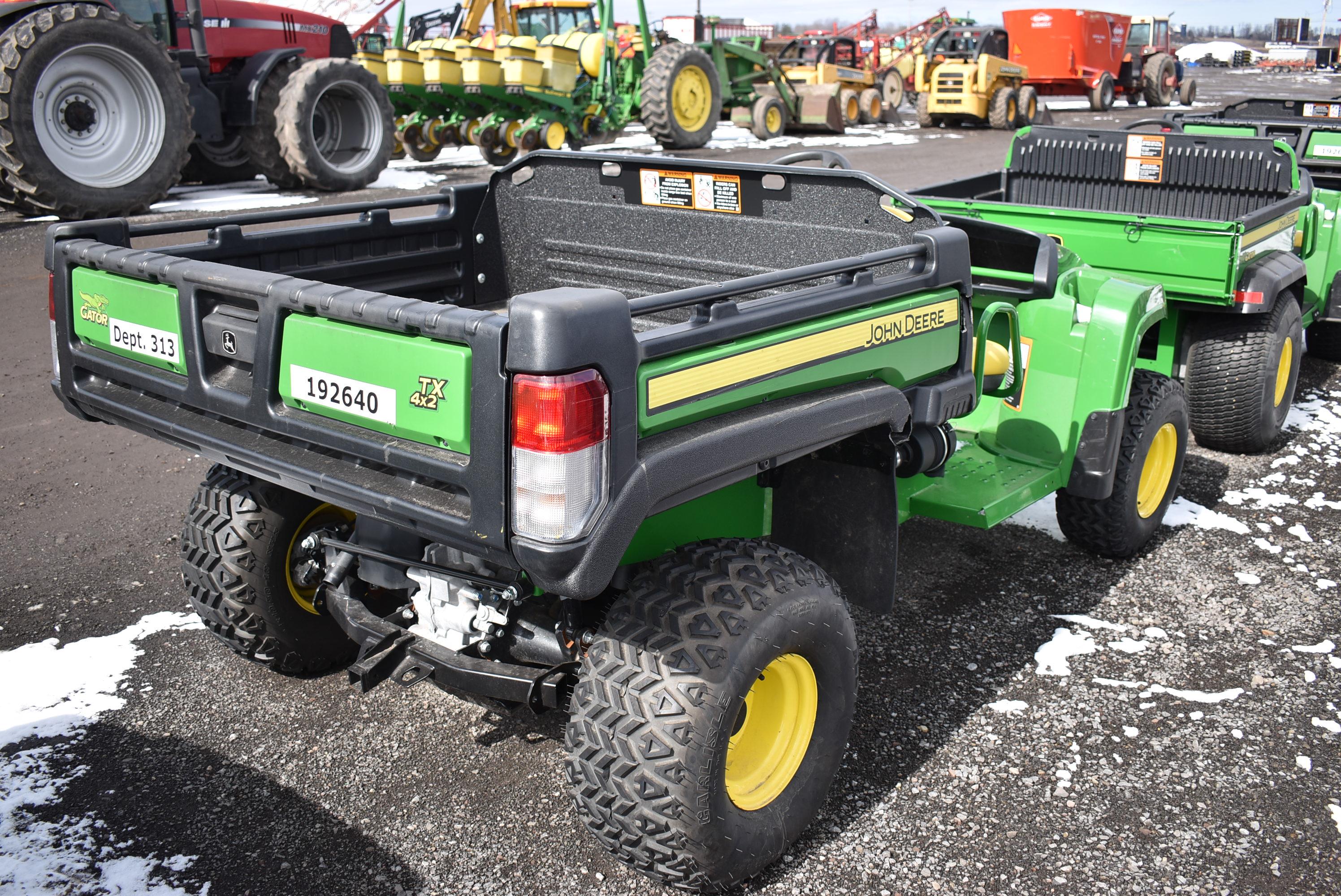 '19 JD TS 4X2 all terrain gator w/ 212hrs, gas, cargo box, 2wd, serial# 1M04X2XDPKM142717 (warranty)