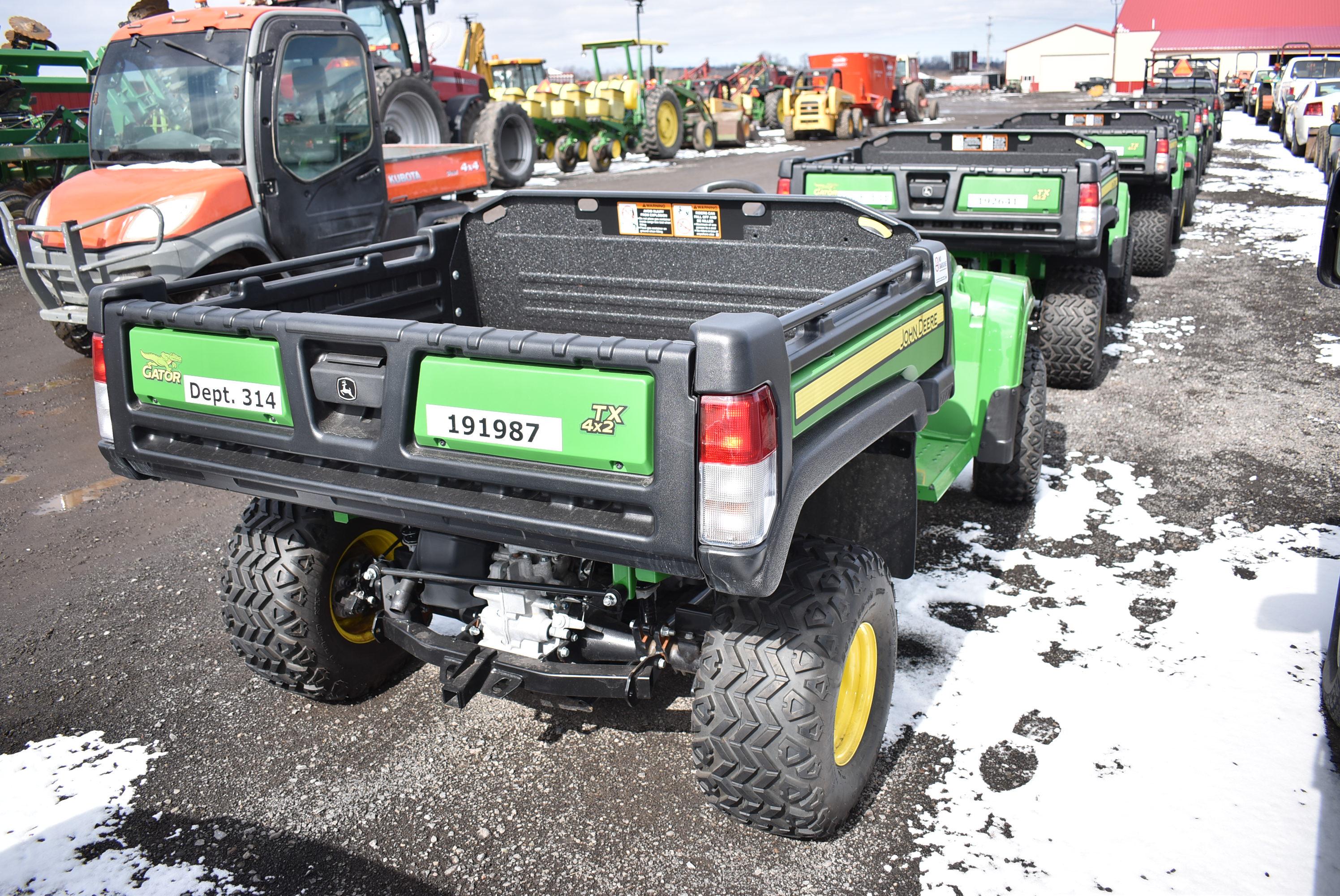 '19 JD TS 4X2 all terrain gator w/ 236hrs, gas, cargo box, 2wd, serial# 1M04X2XDTKM142716 (warranty)