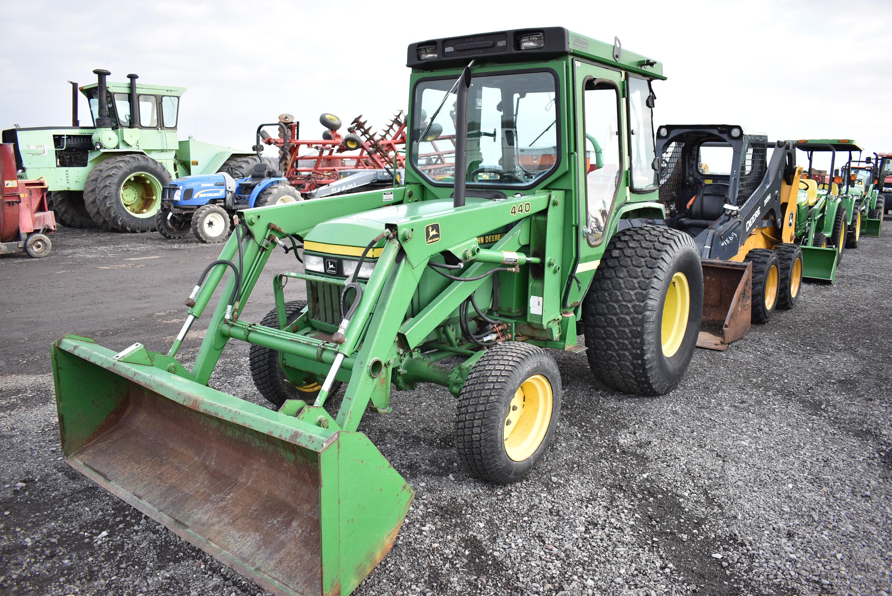 JD 970 w/ 440 loader, 1,280hrs, 4wd, 9spd, cab w/ air, 540pto, 3pt w/ toplink, 1 remote, 44x18.00-20