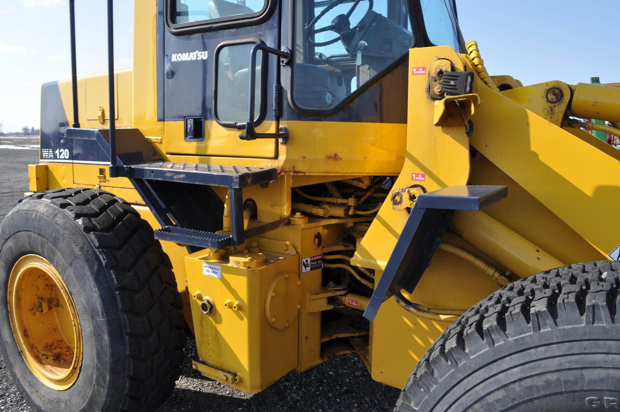 Komatsu WA120 wheel loader w/ 25802hrs, hyd quick att w/ 7' material bucket, 17.5R25 rubber, Cummins