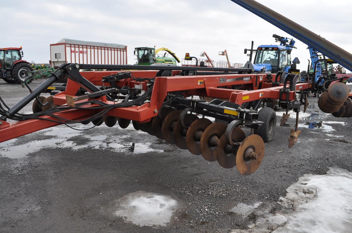 DMI Tiger-mate 28' field cultivator, leveling tines, packer hitch & hyd