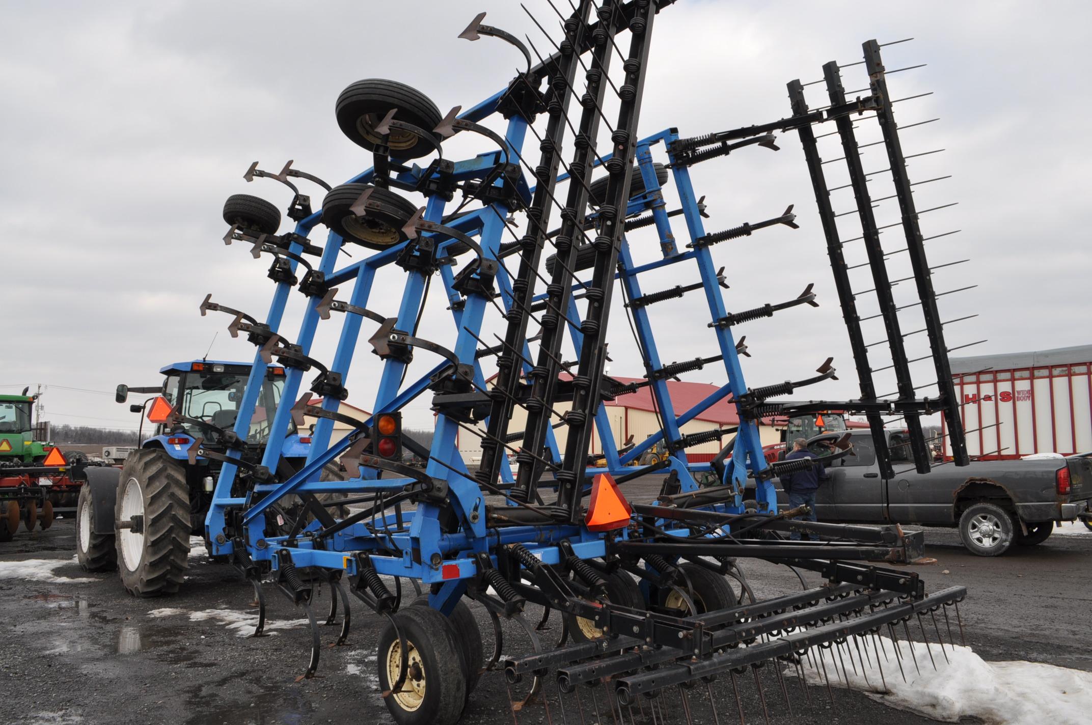 DMI Tiger-mate 28' field cultivator, leveling tines, packer hitch & hyd