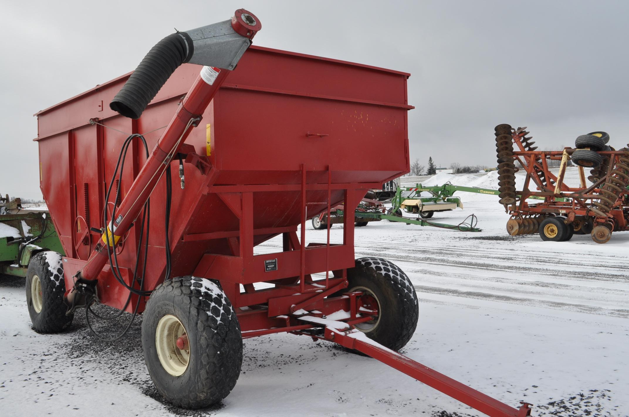 MT WB-2743 gravity wagon w/ double compartment, selling w/ Sedenga hyd auger w/ brush flighting (nic