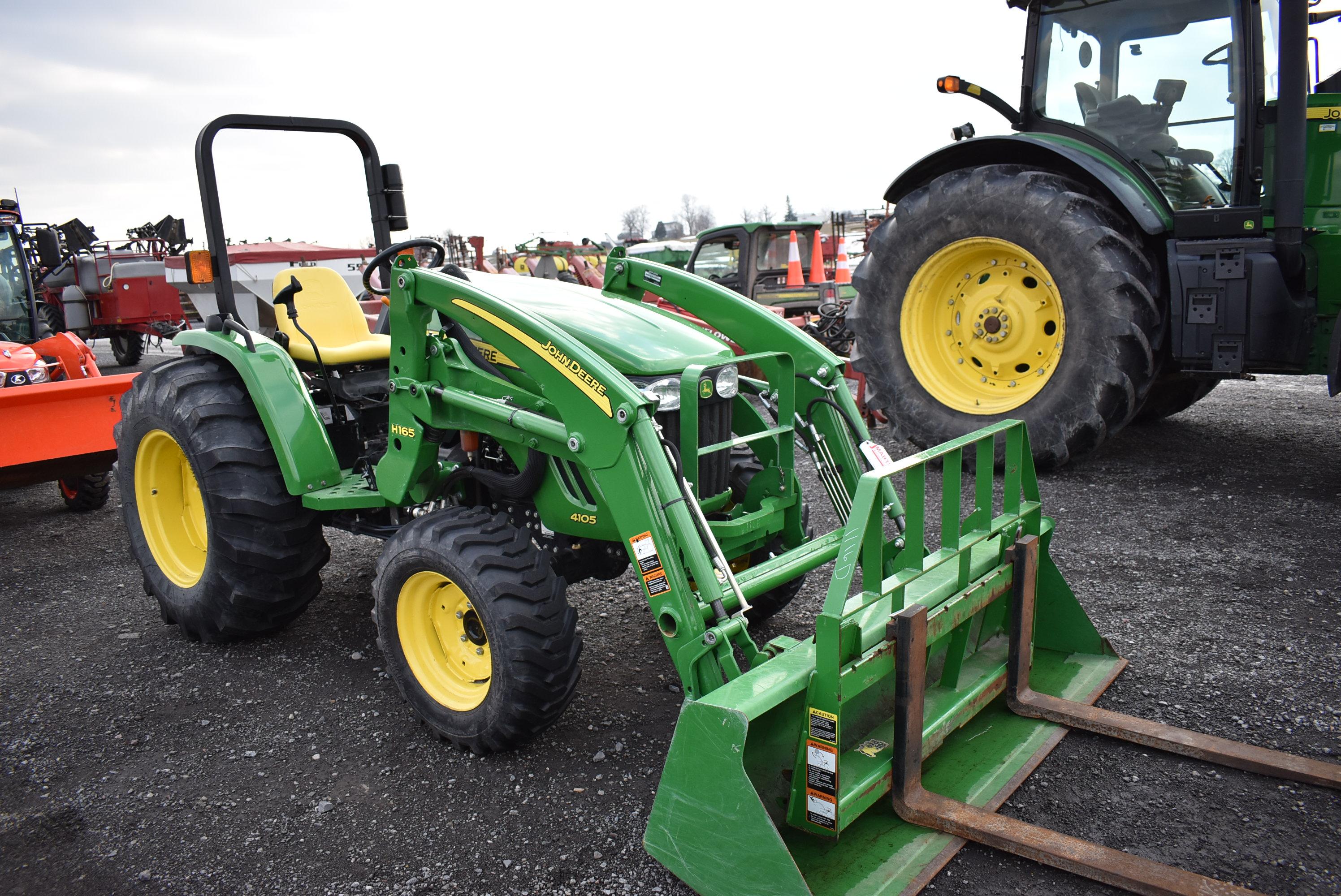 '16 JD 4105 compact w/ H165 loader w/ bucket & forks, 258hrs, hydro, 4wd, diesel, open station w/ RO