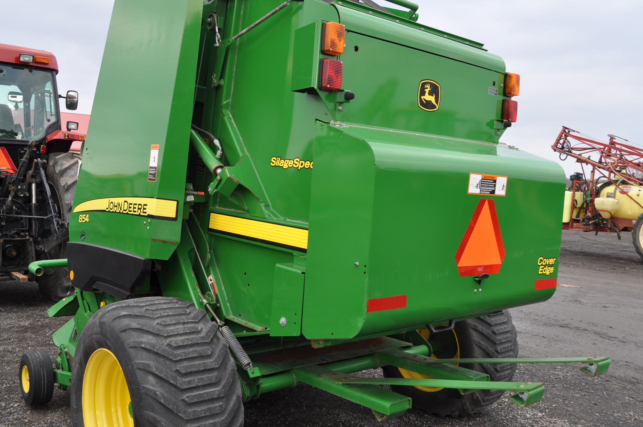 JD 854 Silage Special round baler, w/ crop cutter, cover edge, net wrap, auto chain lube, 500-45-22.