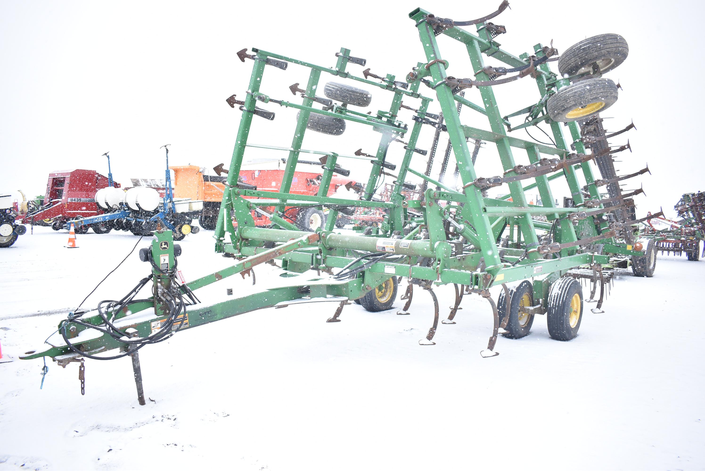 JD 2210 field cultivator w/ leveling tines