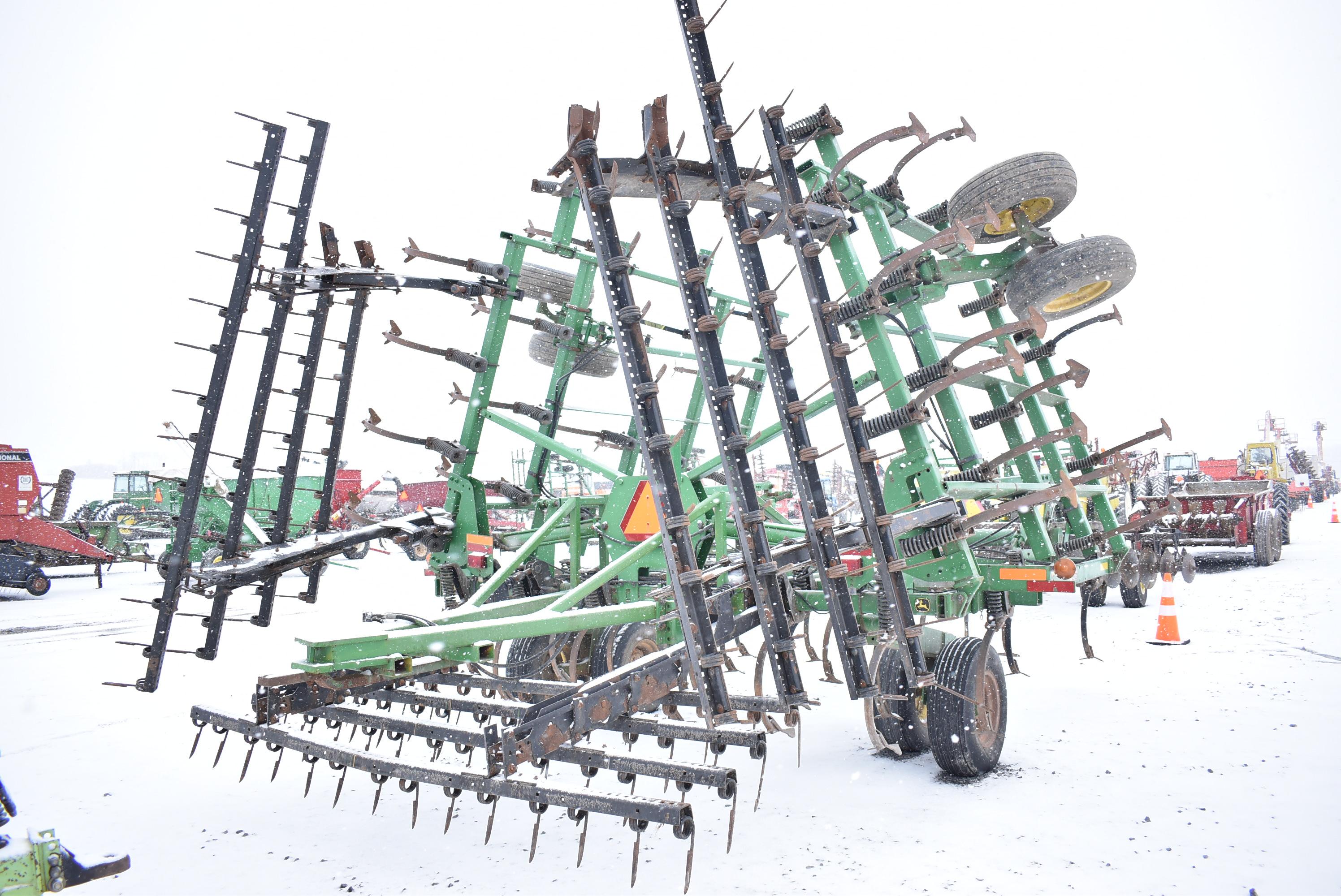 JD 2210 field cultivator w/ leveling tines