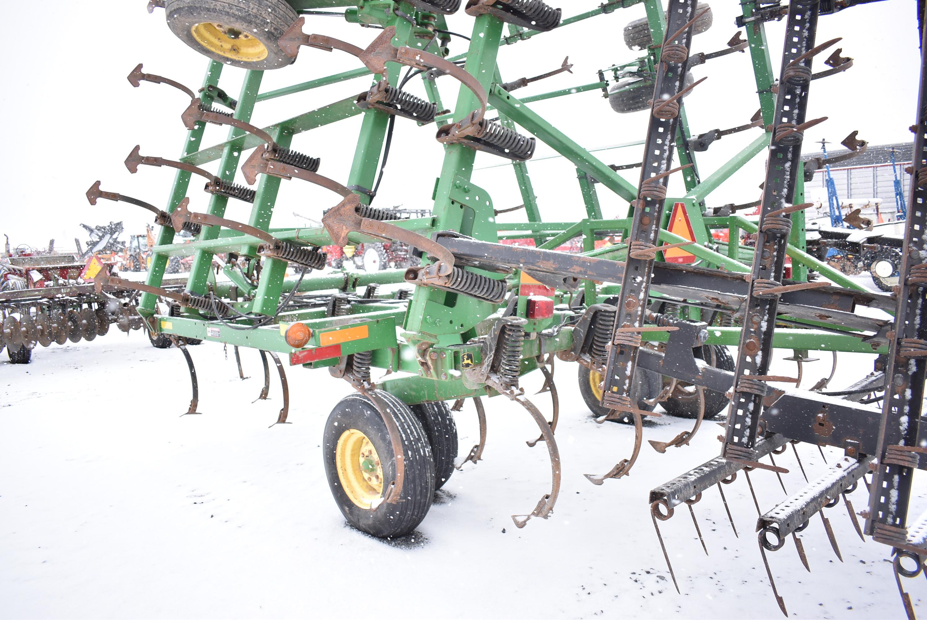 JD 2210 field cultivator w/ leveling tines